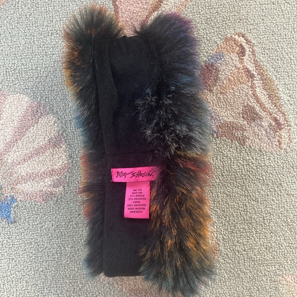 Betsy Johnson faux fur head band - Picture 4 of 4